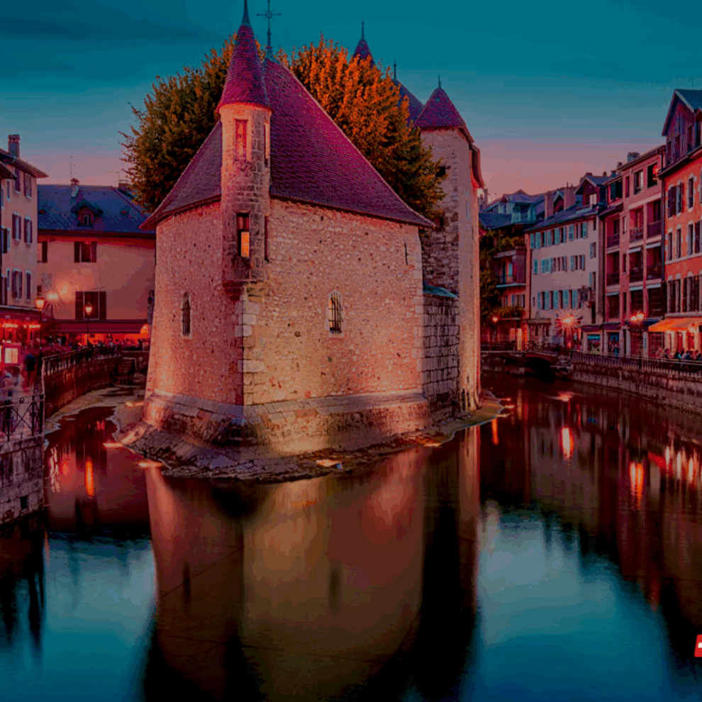 Annecy, la “Venezia delle Alpi” Un viaggio tra storia, acqua e meraviglia • Autolinee Svizzere Private SA