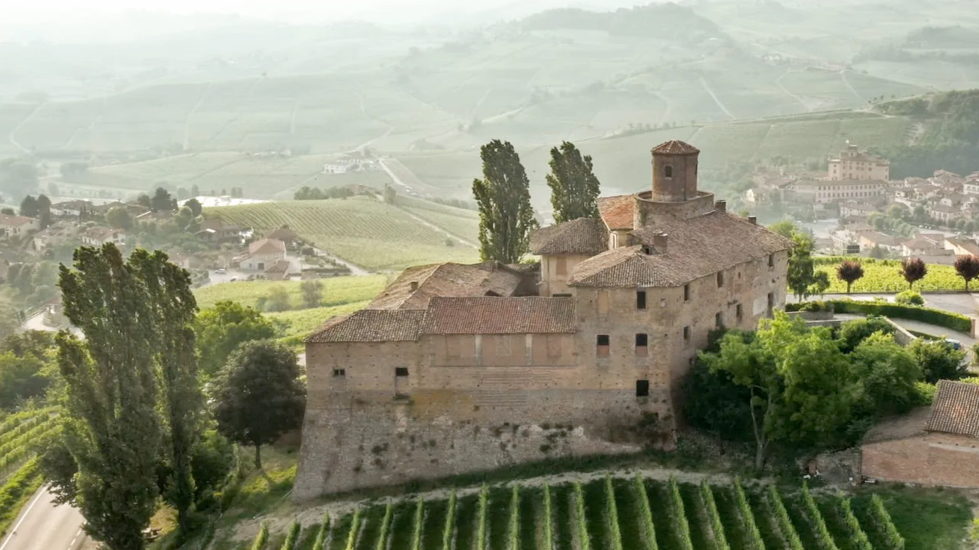 Langhe: Un Opera d'Arte della Natura e dell'Uomo nel Paesaggio Vitivinicolo